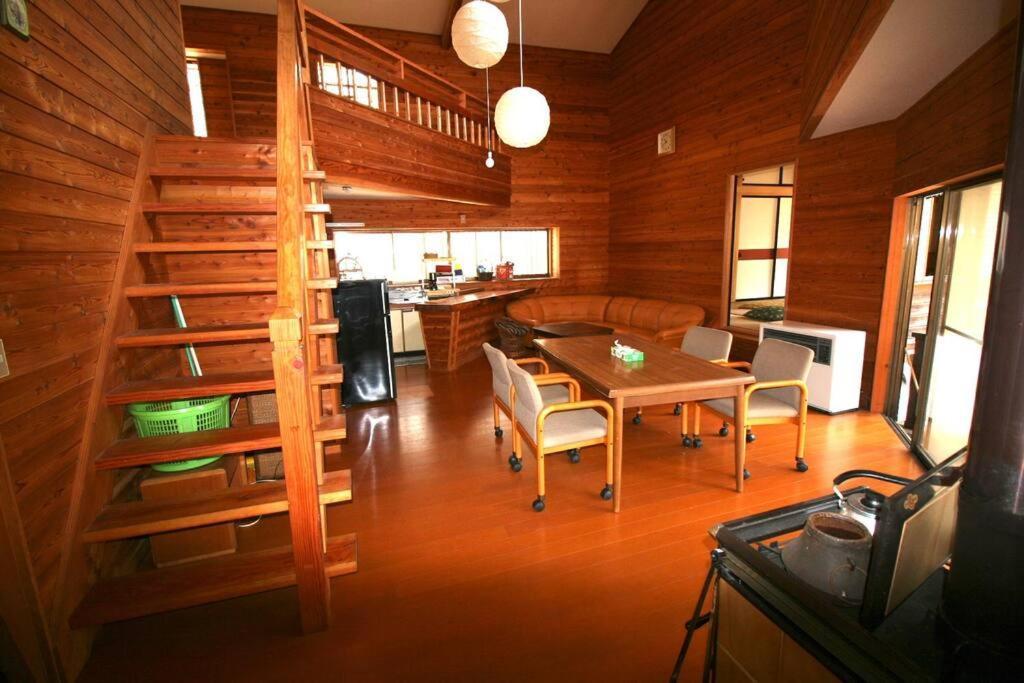 北軽井沢の貸別荘一棟貸し切り-庭とウッドデッキつき Azumaiokozan Exteriör bild